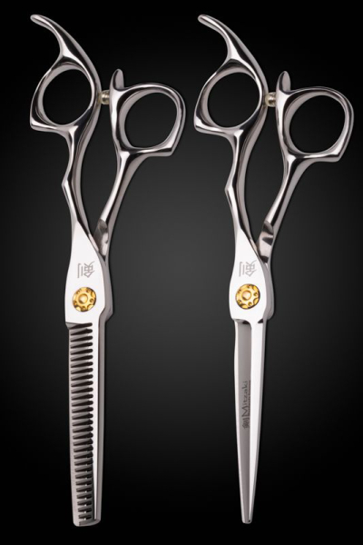 Mitzaki "Nisu"  ein Scherenset in  5,5 ZOLL oder in 6.0 ZOLL aus hochwertigem Japanstahl, perfekt  zum Slicen und allen anderen Arbeiten am Haar, ausgeprägter HOHLSCHLIFF, incl. Öler Lederetui & Zubehör
